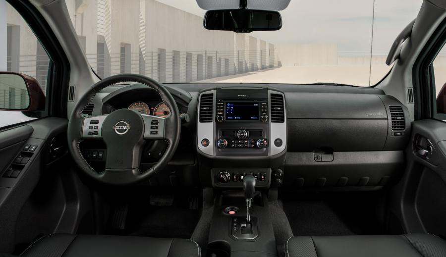 Торпедо Nissan Frontier Pro-4X Crew Cab (D40) 2020 года  (фото 5 из 40)